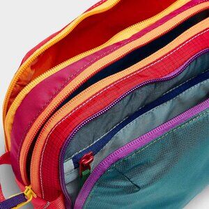 Cotopaxi colorways zippered travel case - Available on De/pop